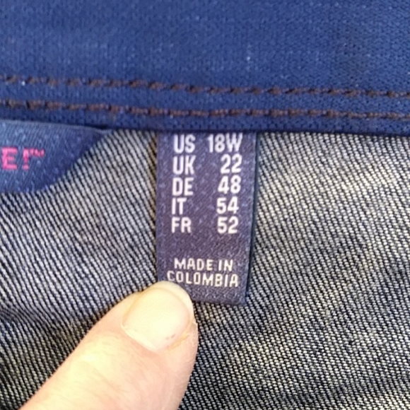 Isaac Mizrahi Live Distressed Cargo Jeans 18W Dk Indigo - Picture 4 of 16